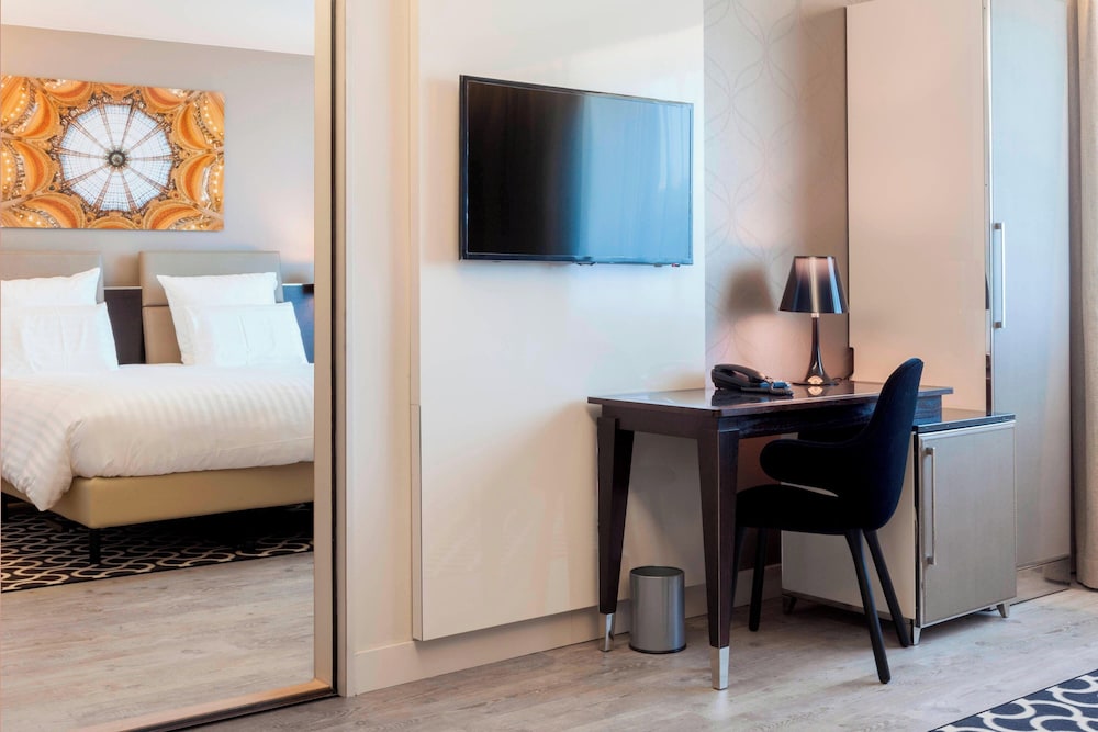 AC Hotel Paris Porte Maillot 16