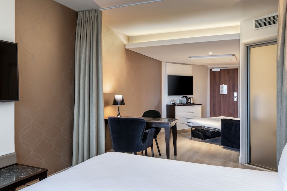 AC Hotel Paris Porte Maillot 22