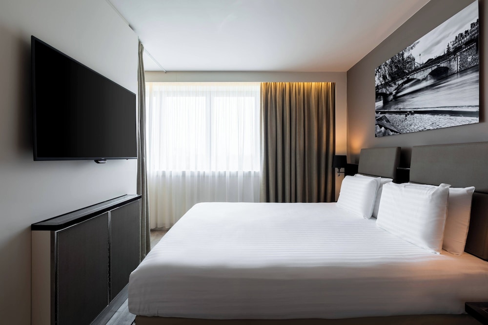 AC Hotel Paris Porte Maillot 21