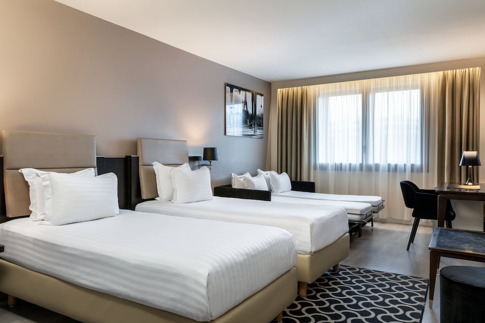 AC Hotel Paris Porte Maillot 23