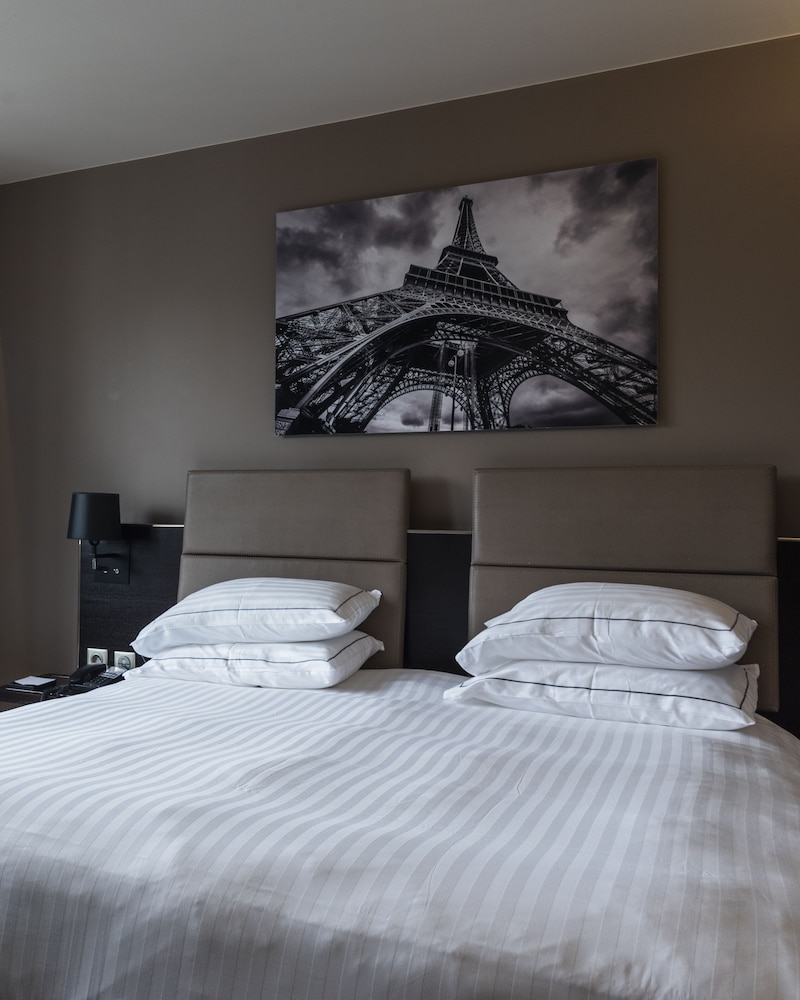 AC Hotel Paris Porte Maillot 12