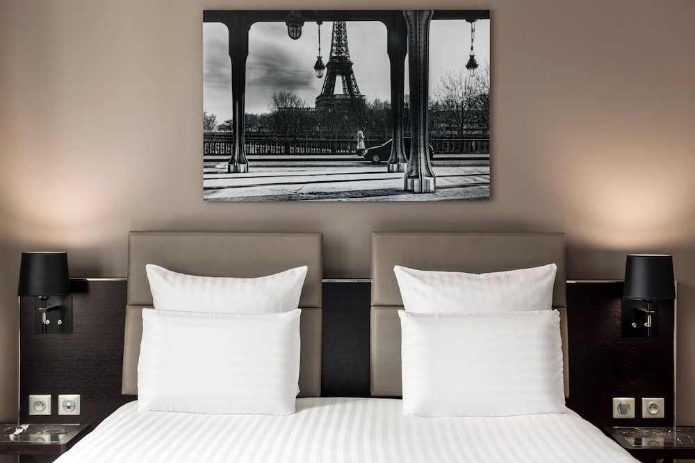 AC Hotel Paris Porte Maillot 13
