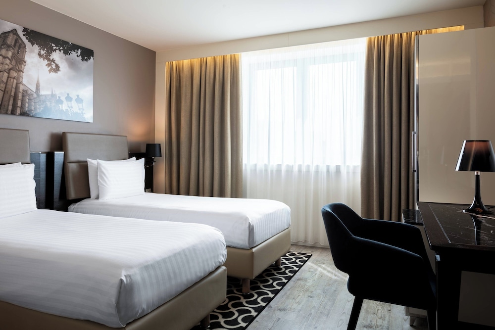 AC Hotel Paris Porte Maillot 15