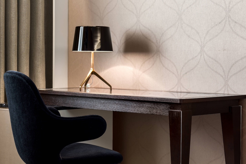 AC Hotel Paris Porte Maillot 7
