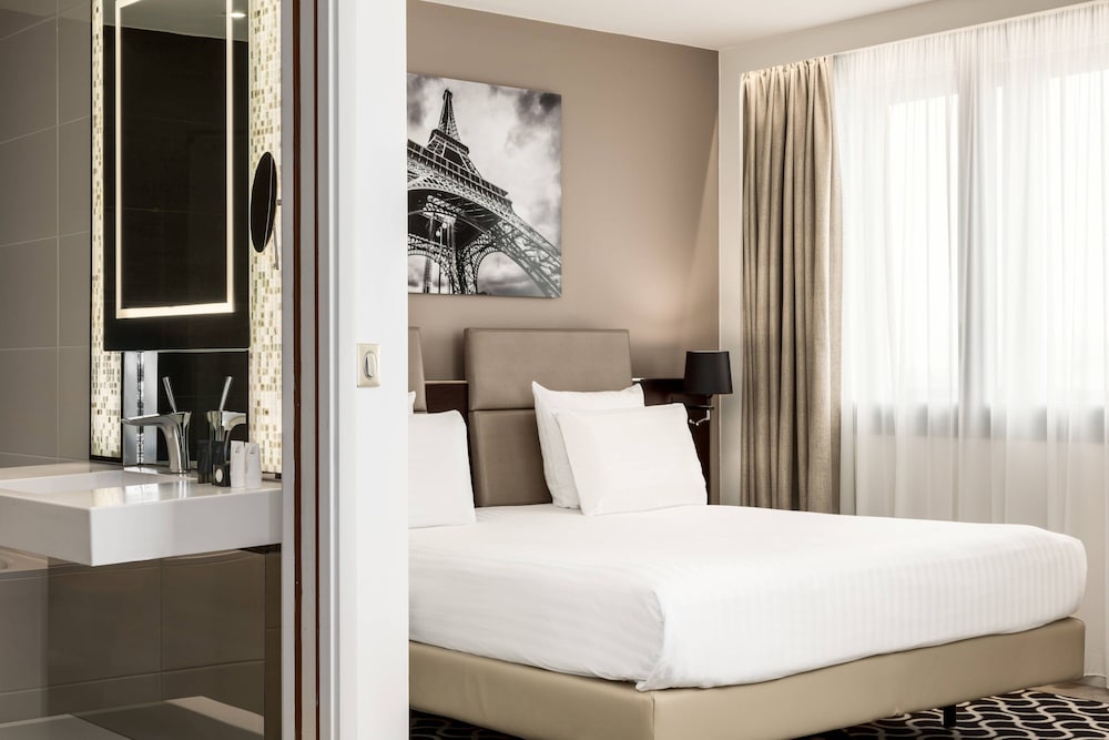 AC Hotel Paris Porte Maillot 9