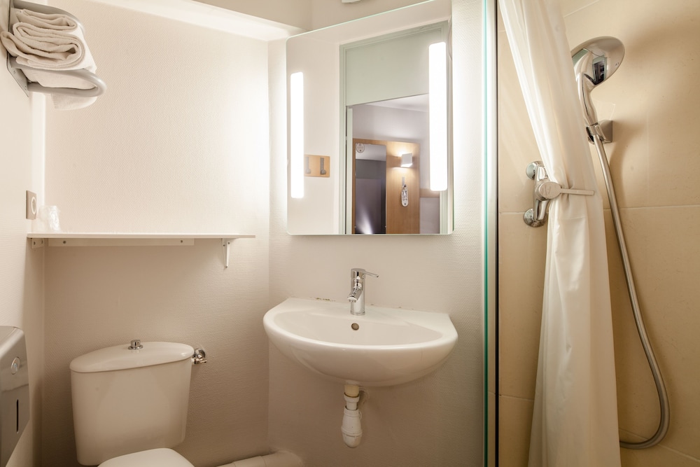 B&B HOTEL Paris Porte de la Villette 10