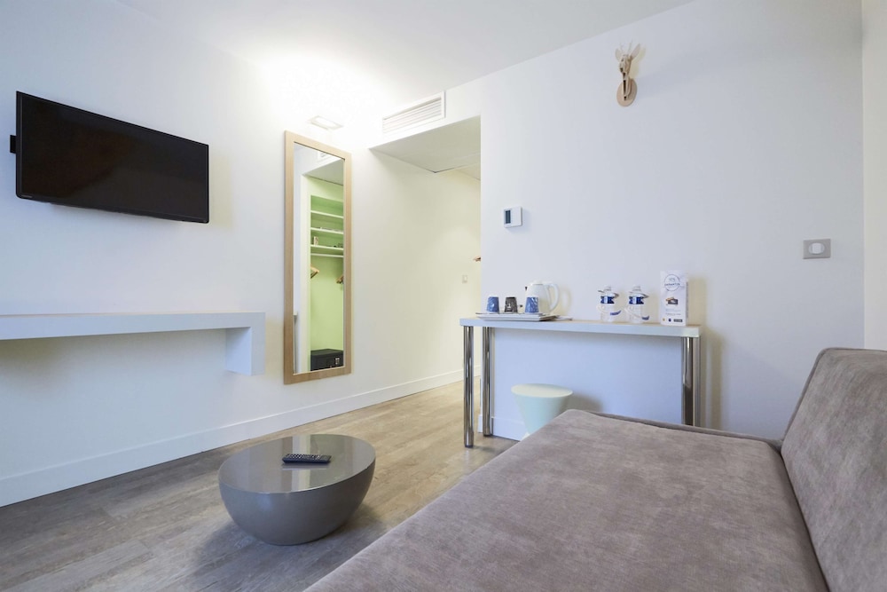 Hotel Kyriad Paris 18 - Porte de Clignancourt - Montmartre 10