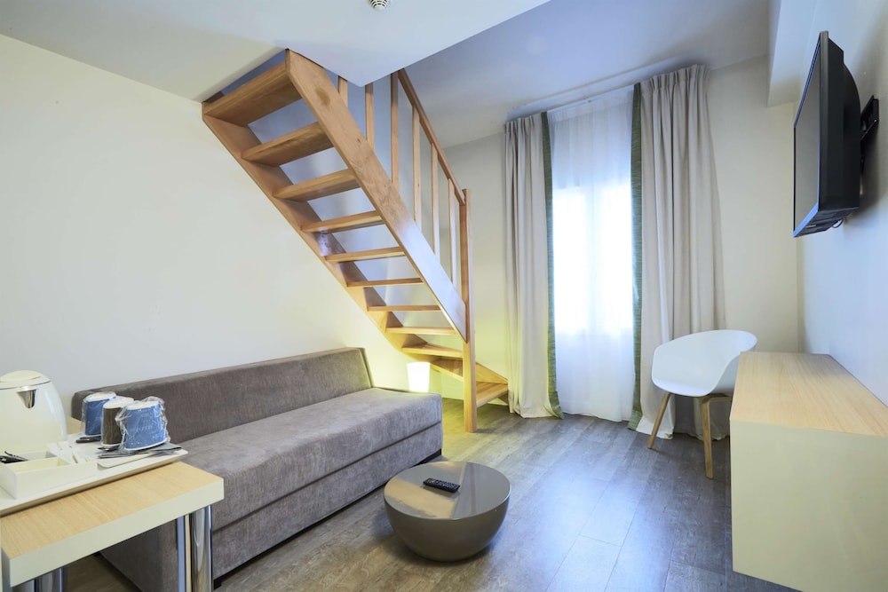 Hotel Kyriad Paris 18 - Porte de Clignancourt - Montmartre 8