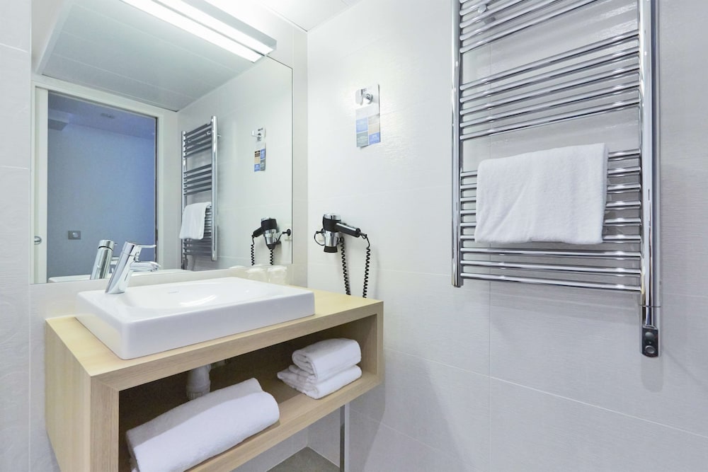 Hotel Kyriad Paris 18 - Porte de Clignancourt - Montmartre 21