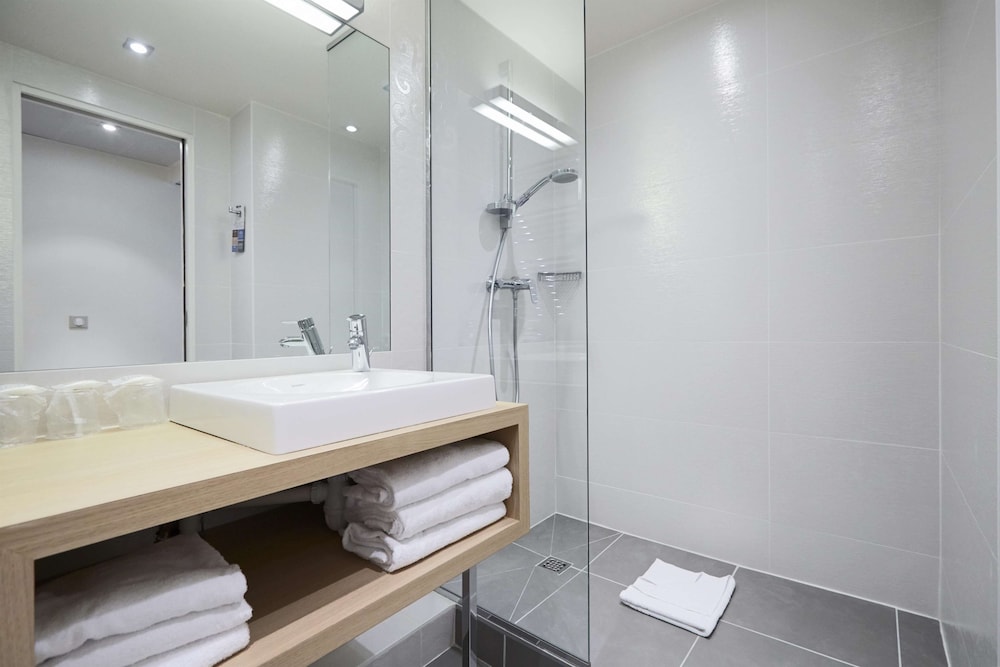 Hotel Kyriad Paris 18 - Porte de Clignancourt - Montmartre 18