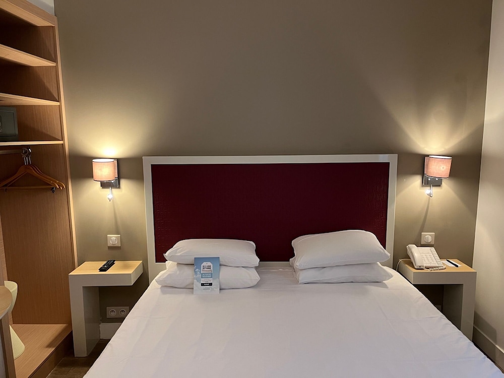 Hotel Kyriad Paris 18 - Porte de Clignancourt - Montmartre 11