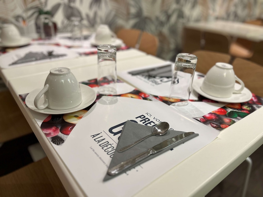 Hotel Kyriad Paris 18 - Porte de Clignancourt - Montmartre 1