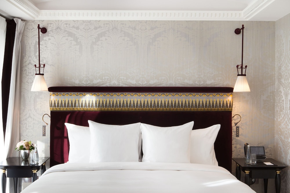 La Réserve Paris Hotel & Spa 14