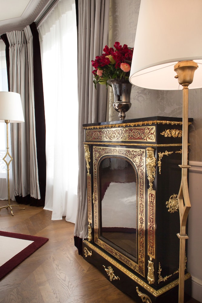 La Réserve Paris Hotel & Spa 15