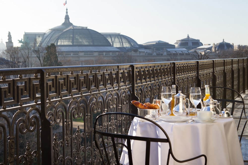 La Réserve Paris Hotel & Spa 12