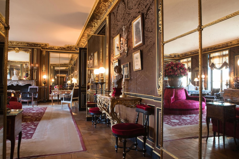 La Réserve Paris Hotel & Spa 10