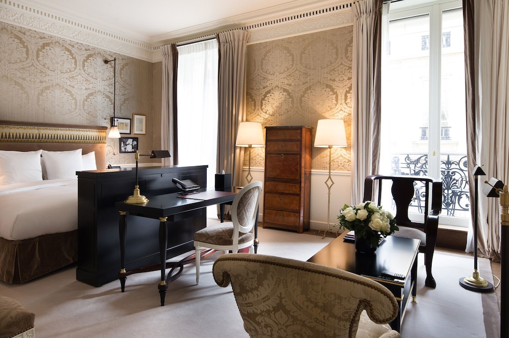 La Réserve Paris Hotel & Spa 17