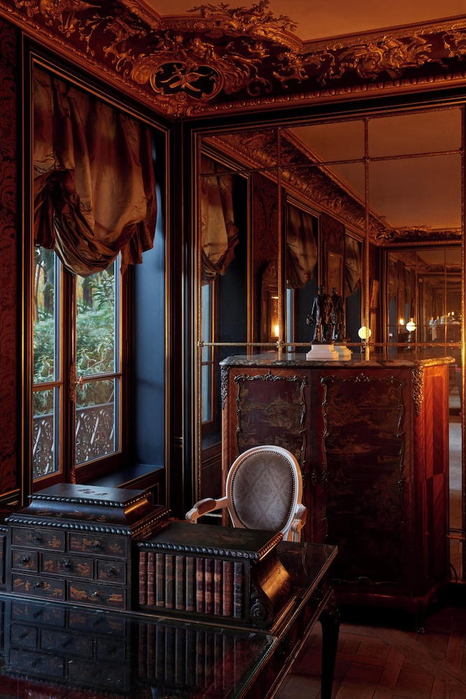 La Réserve Paris Hotel & Spa 8