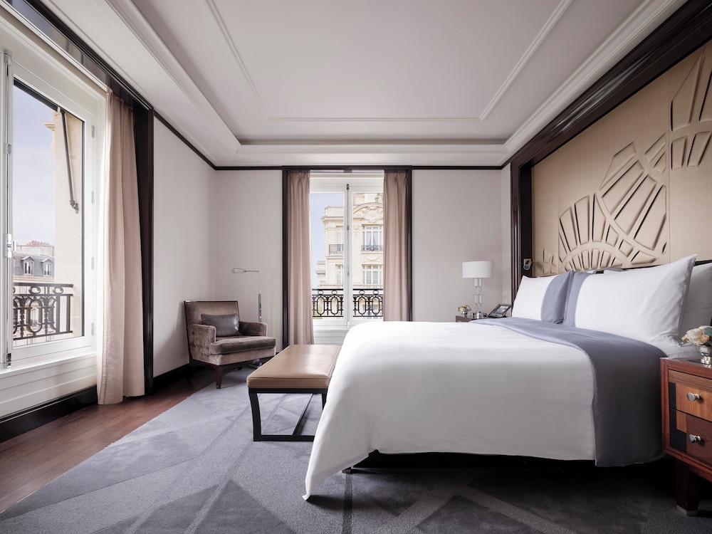 The Peninsula Paris 18
