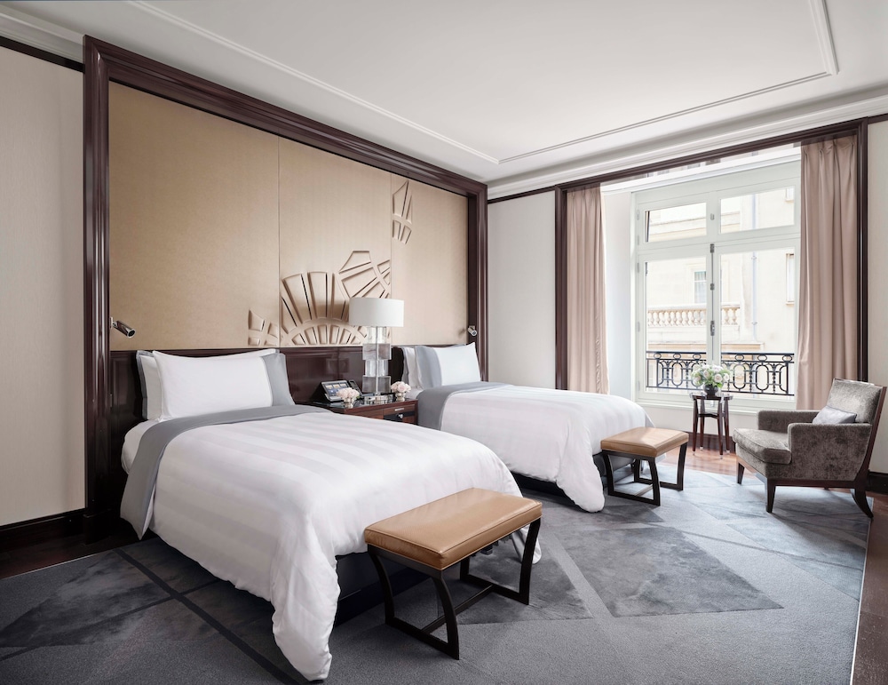The Peninsula Paris 8
