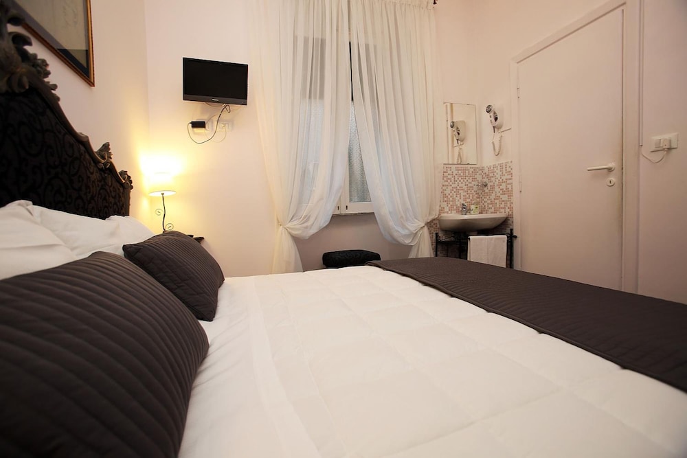 Amica Roma Guest House 12