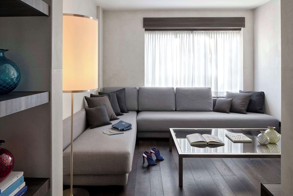 Hyatt Centric Milan Centrale 16