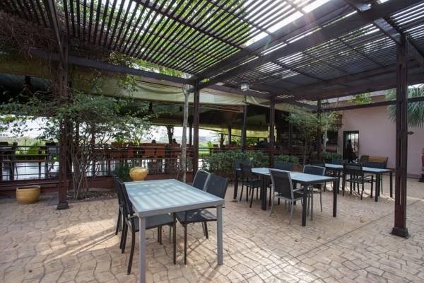 Ploy Khumthong Boutique Resort 12
