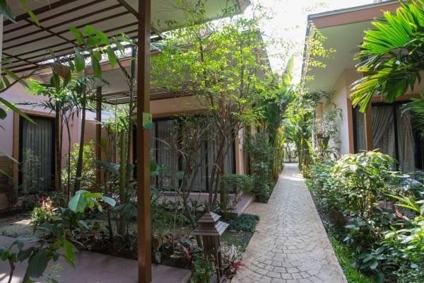 Ploy Khumthong Boutique Resort 13
