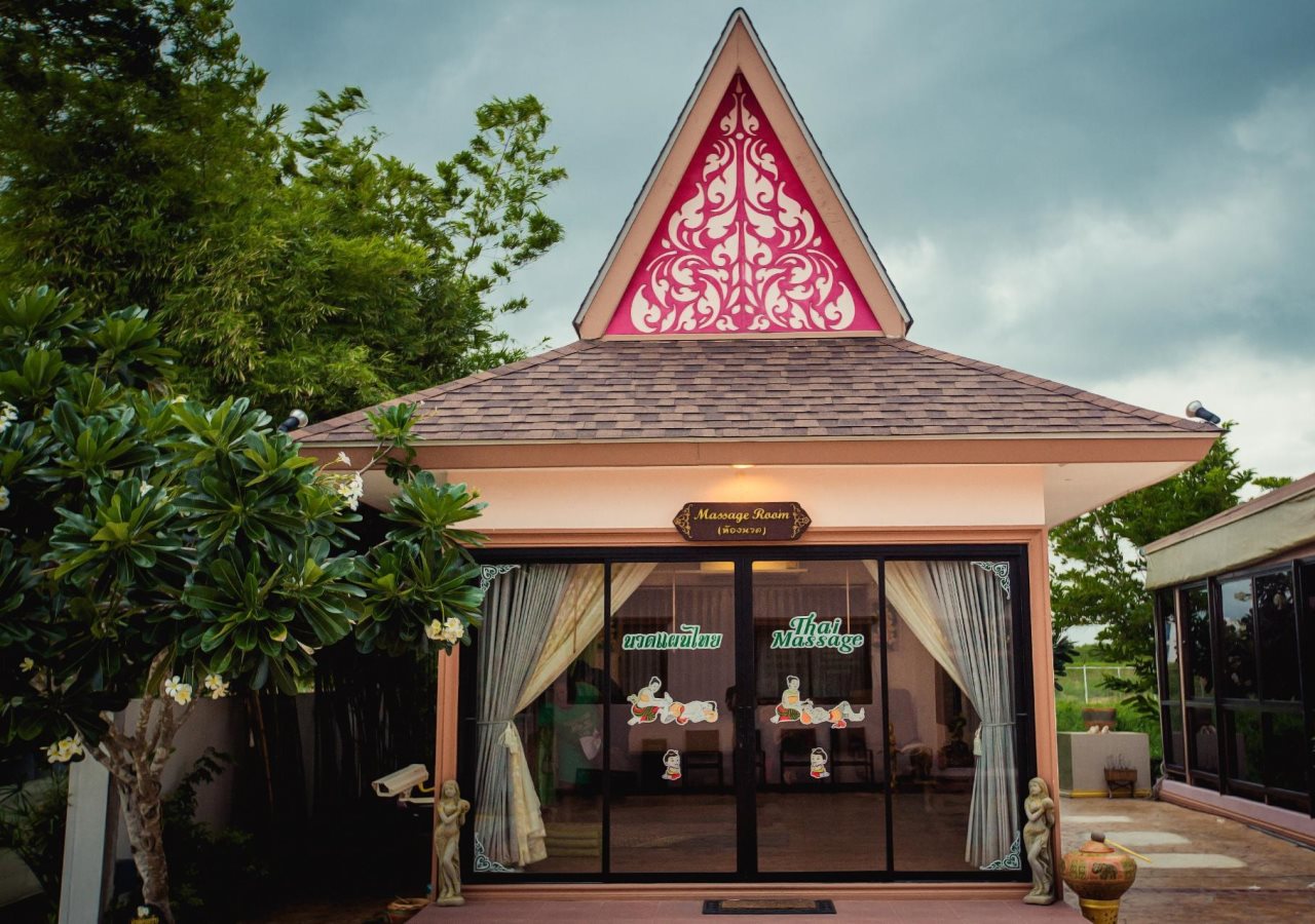 Ploy Khumthong Boutique Resort 22