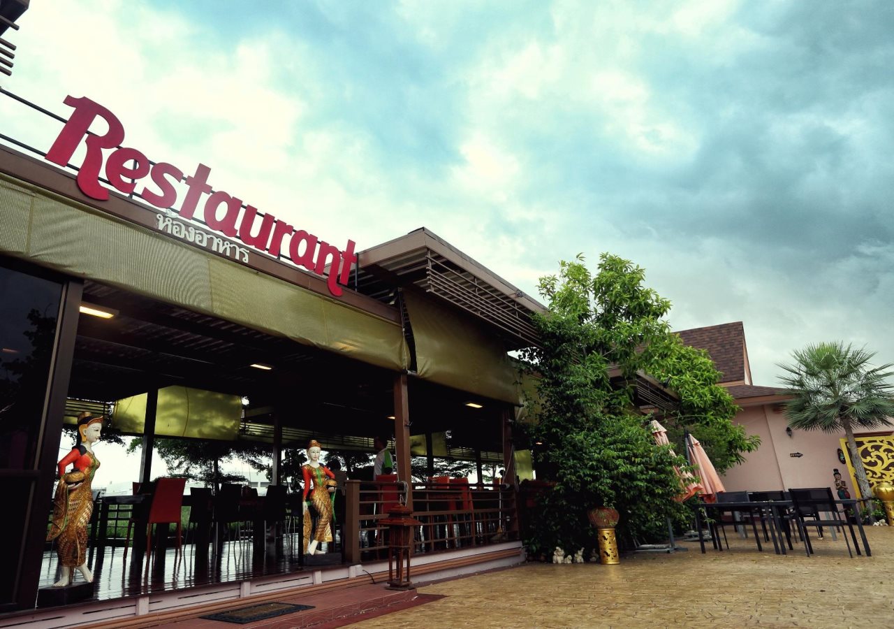 Ploy Khumthong Boutique Resort 24