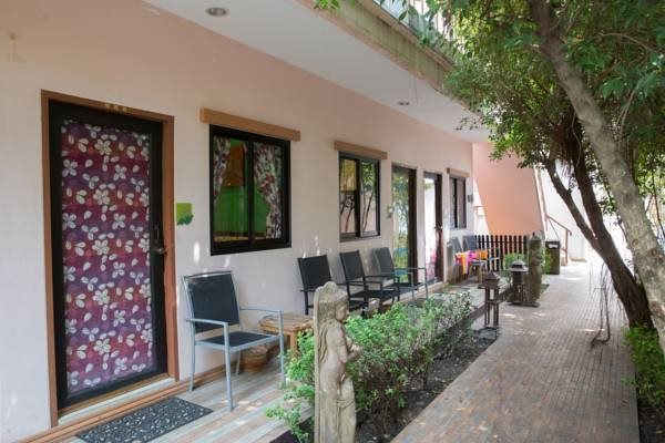 Ploy Khumthong Boutique Resort 3