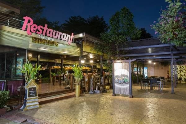 Ploy Khumthong Boutique Resort 7