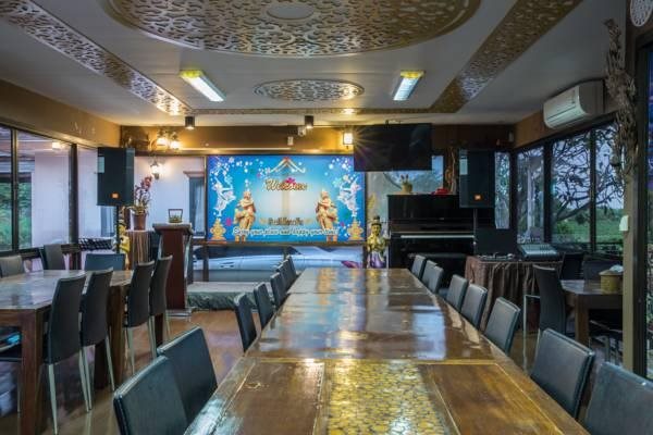 Ploy Khumthong Boutique Resort 9