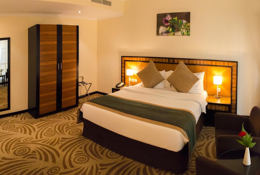 Al Majaz Premiere Deluxe Hotel Apartments 11