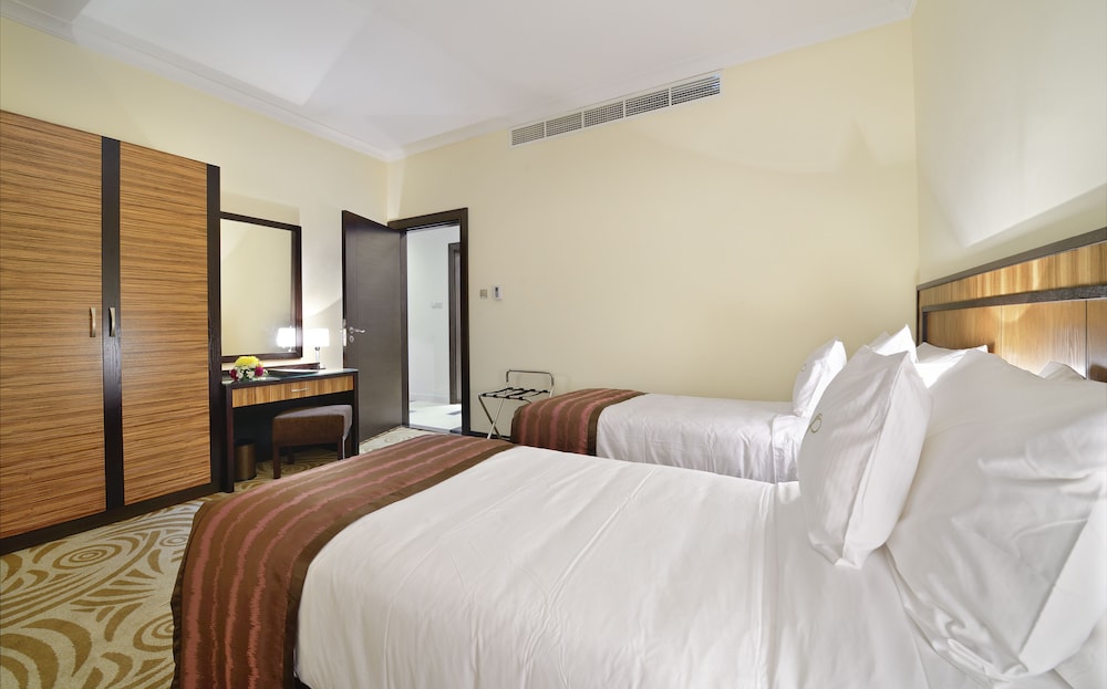 Al Majaz Premiere Deluxe Hotel Apartments 5
