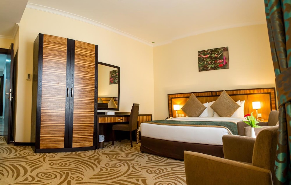 Al Majaz Premiere Deluxe Hotel Apartments 14