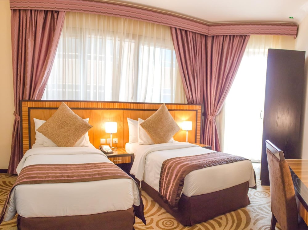 Al Majaz Premiere Deluxe Hotel Apartments 12