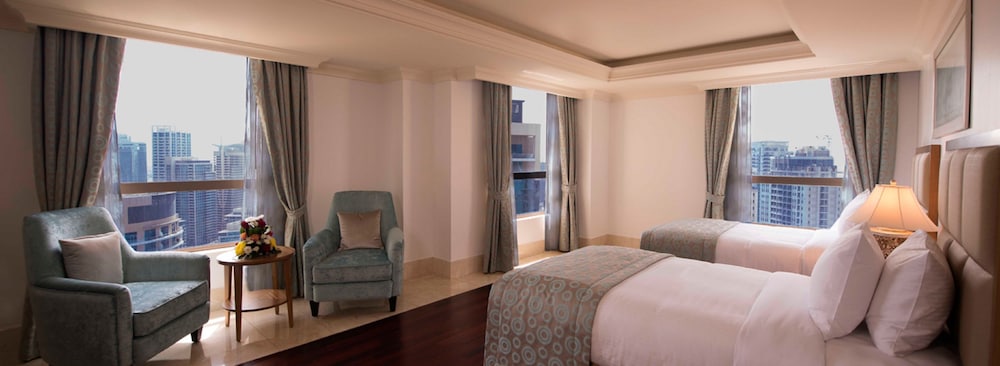 Roda Amwaj Suites 12