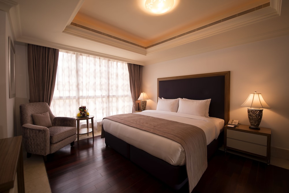 Roda Amwaj Suites 8