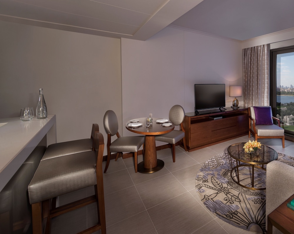 Pullman Dubai Creek City Centre Residences 8