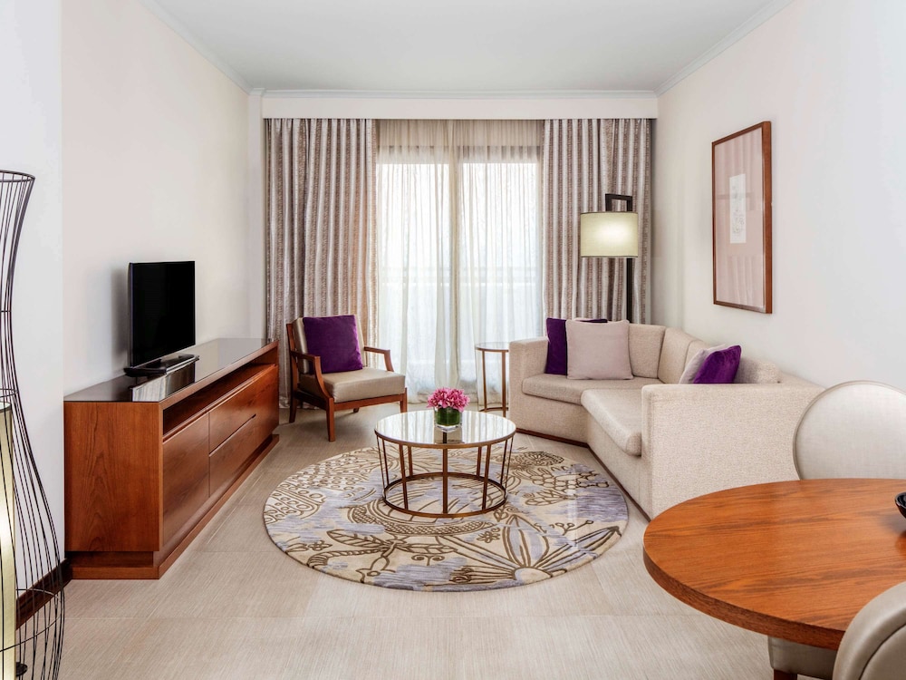 Pullman Dubai Creek City Centre Residences 13