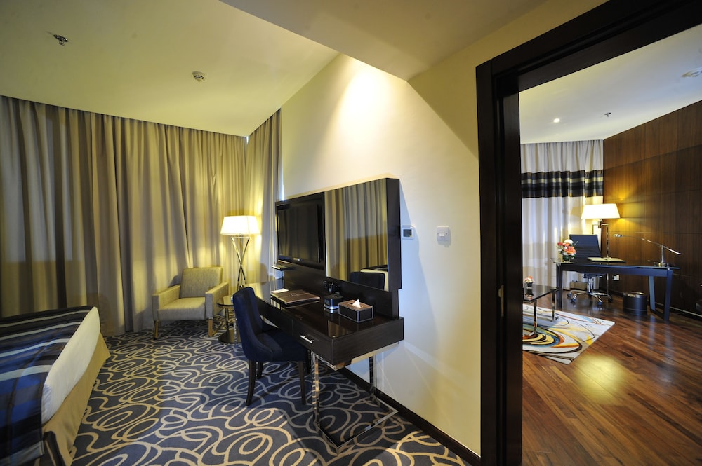 Ramada by Wyndham Abu Dhabi Corniche 8