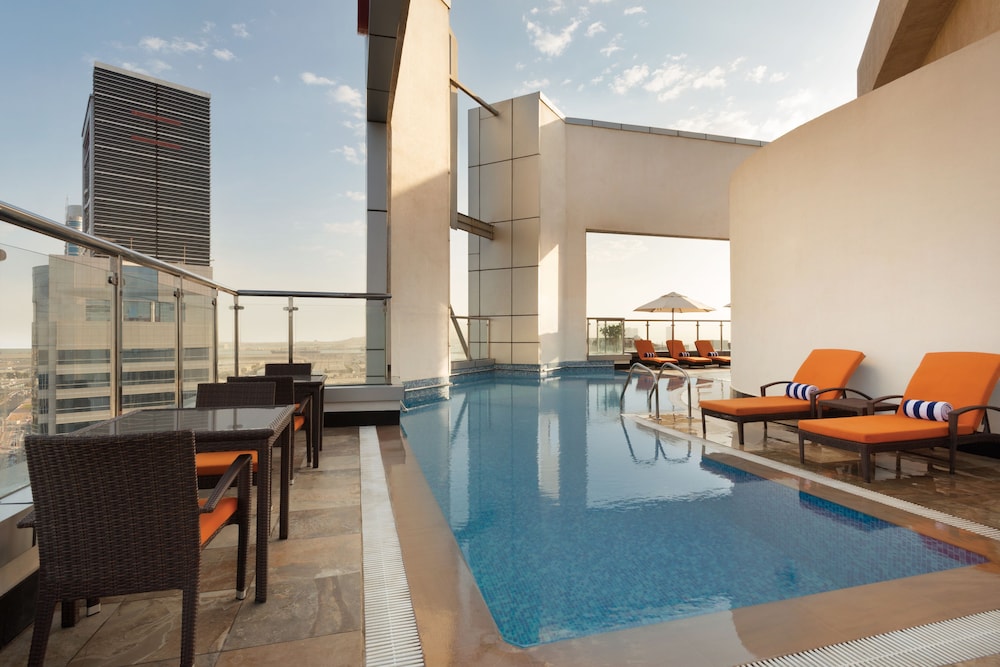 Ramada by Wyndham Abu Dhabi Corniche 1