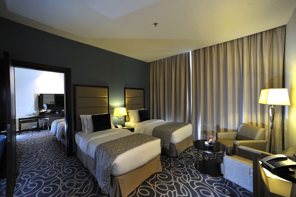 Ramada by Wyndham Abu Dhabi Corniche 9