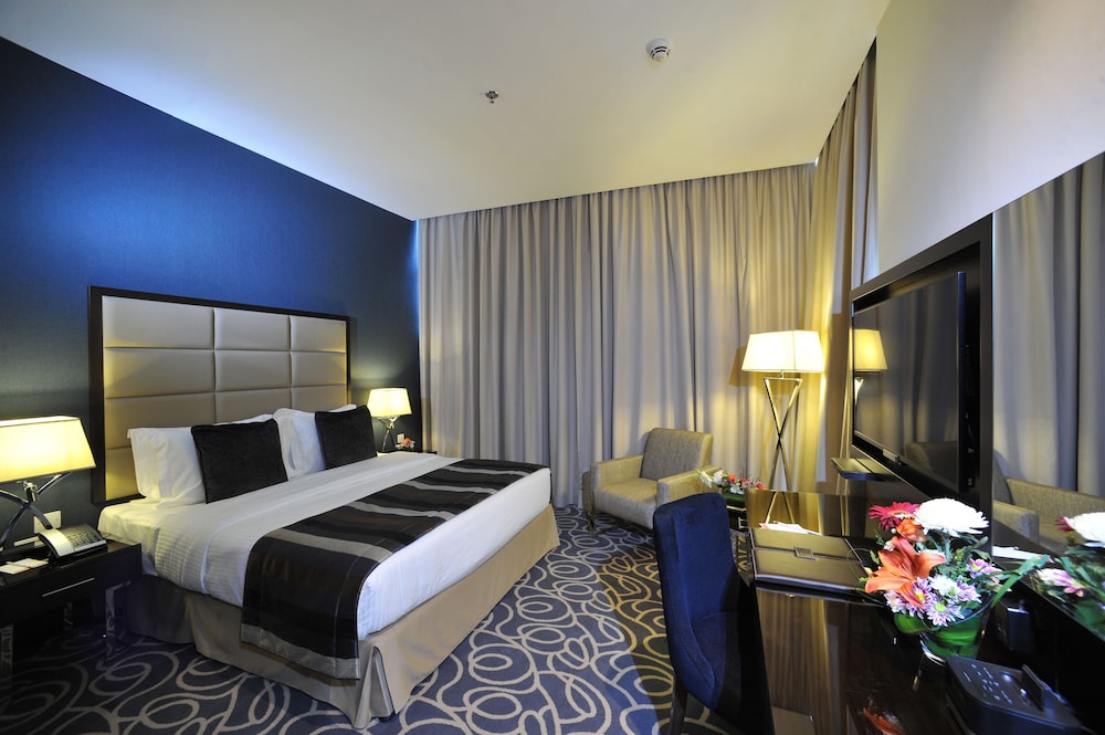 Ramada by Wyndham Abu Dhabi Corniche 10
