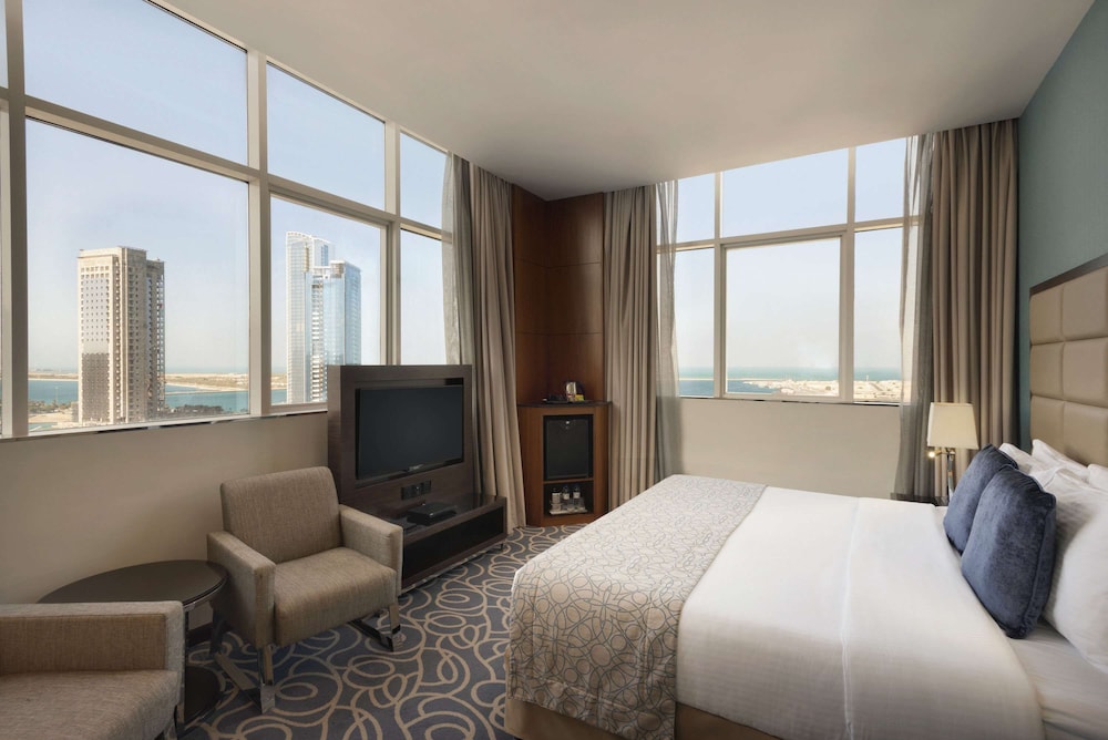 Ramada by Wyndham Abu Dhabi Corniche 20