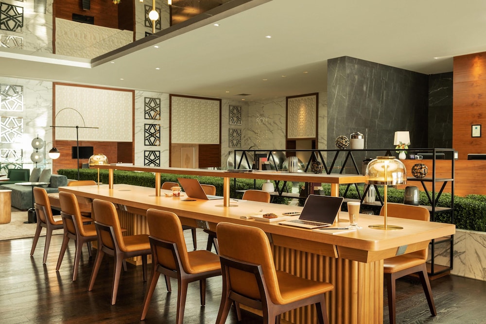 Sheraton Grand Hotel Dubai 10