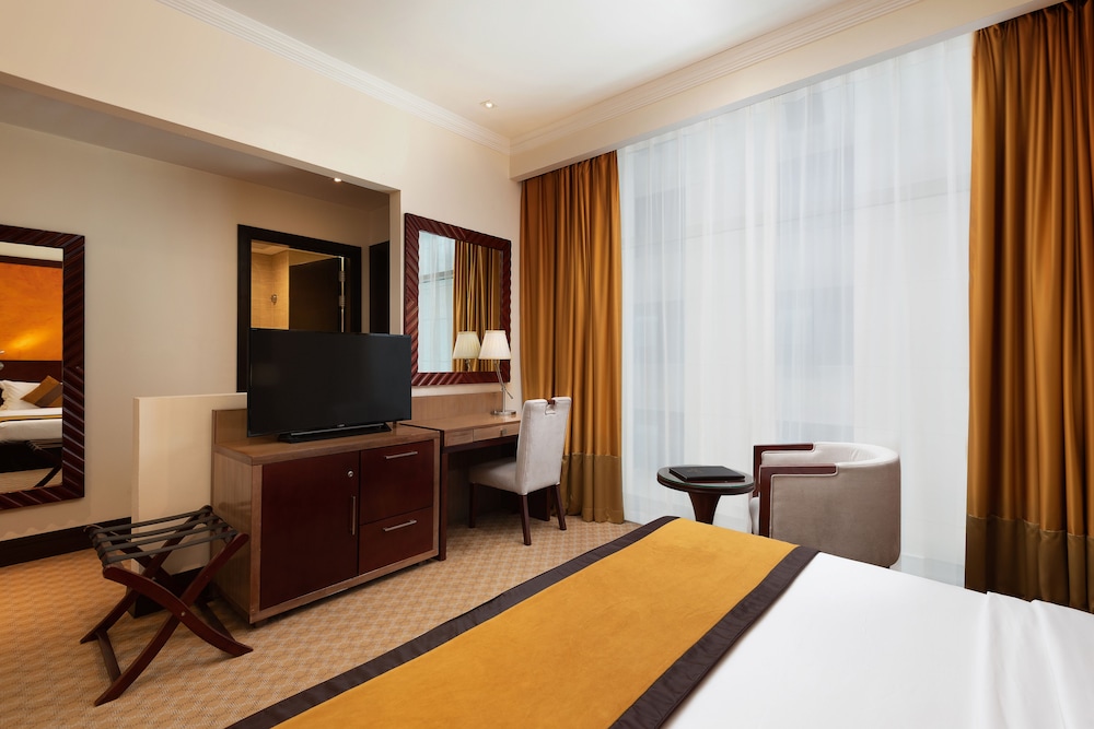 Landmark Premier Hotel 8