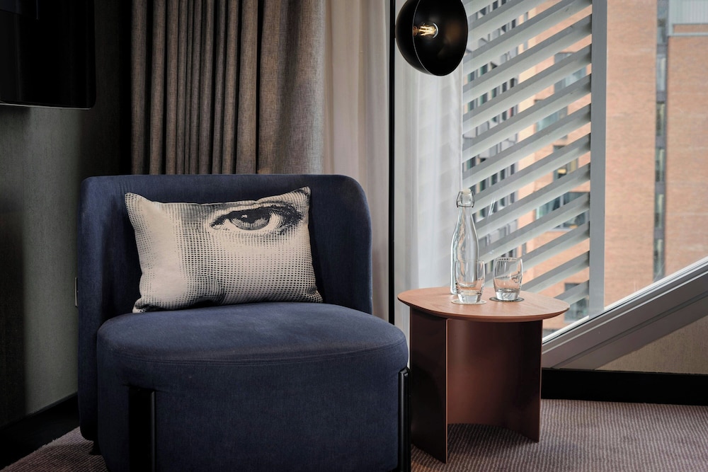 Montcalm East, Autograph Collection 22