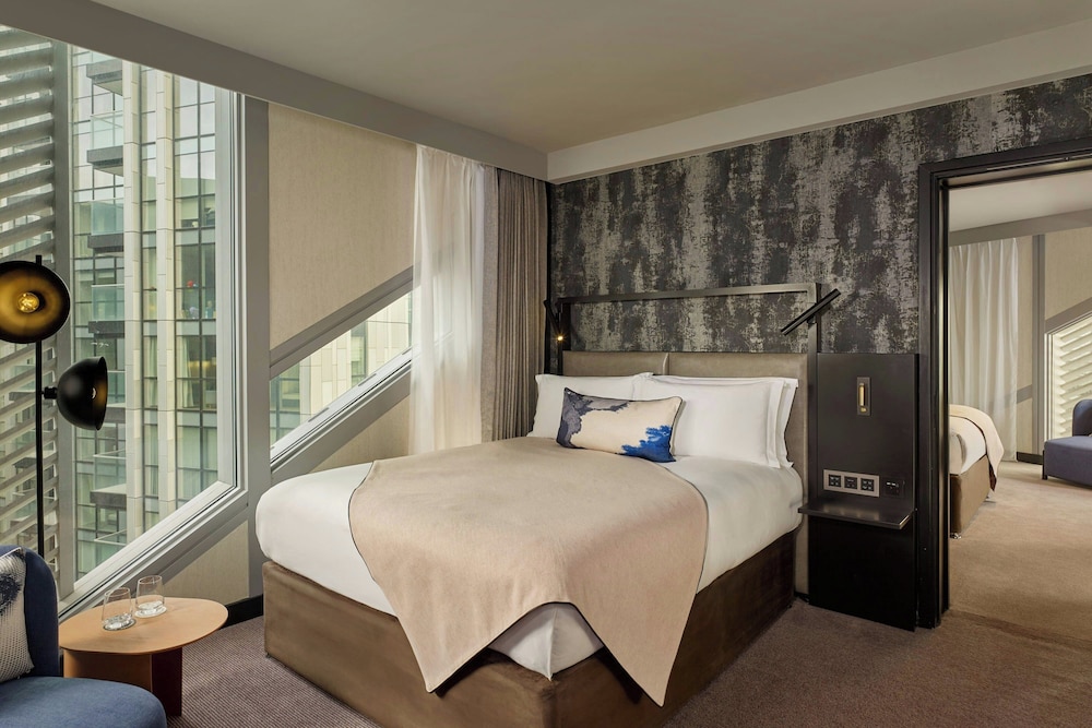 Montcalm East, Autograph Collection 23